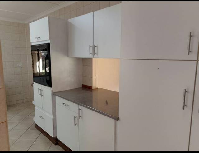 4 BEDROOM PROPERTY TO RENT IN PANORAMA